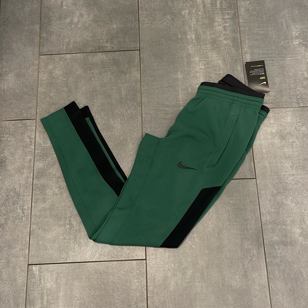 NWT Nike Women’s Green and Black DrI- Fit Showtime Basketball Joggers